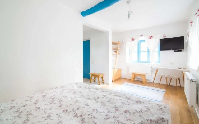 5 Chirpici - Small Traditional Resort