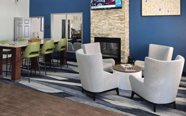 Comfort Suites Terre Haute University Area