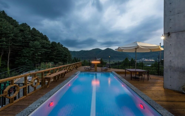 Asamo poolvilla