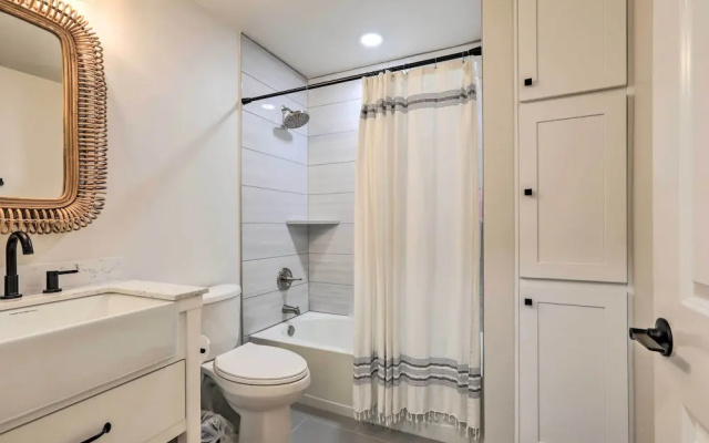 Boho-chic Folsom Retreat: Walkable Location!