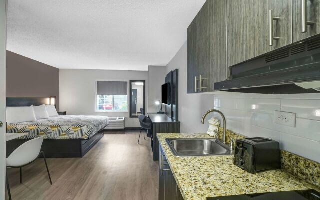 Studio 6 Duluth, GA - Near Gas South District