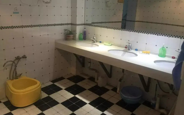 Whale Song Travel Inn