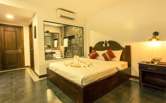 Yeak Loam Hotel