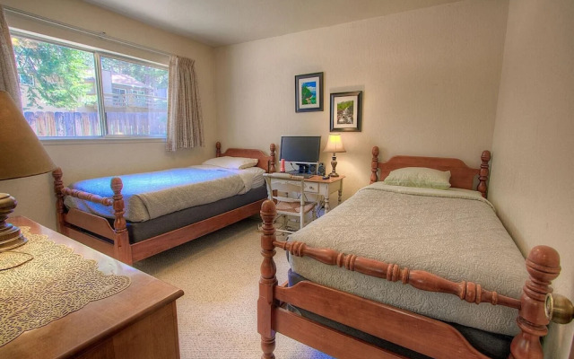 Bowers Mansion 3 Bedroom Home by Redawning