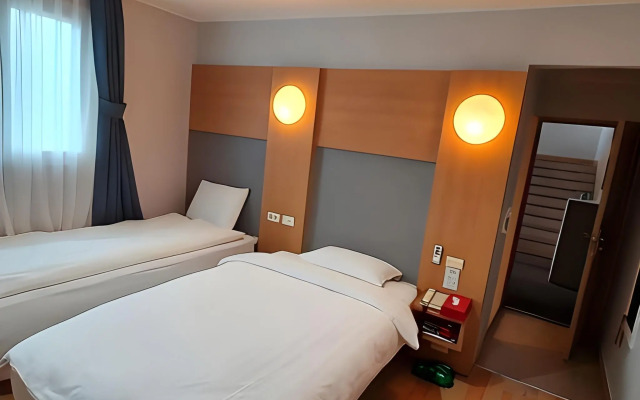 Appletree Hotel