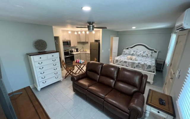 Tarpon Tale Inn