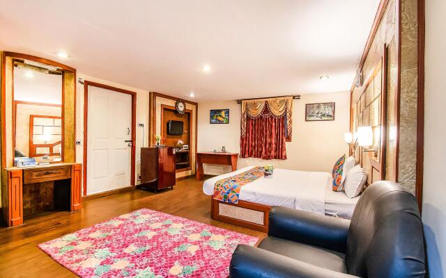 FabHotel Roshan Residency