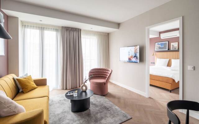 YAYS Antwerp Opera by Numa