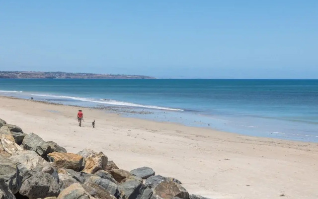 Quiet 2-bed Retreat With Private Courtyard