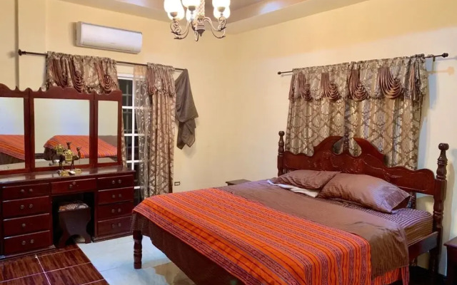 Chupaflor - Alexander Luxury & Executive Suites