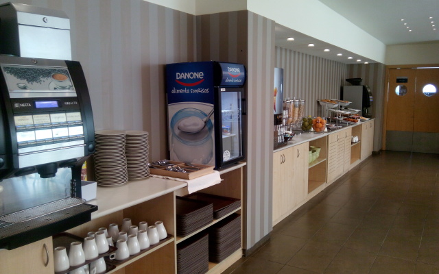 B&B Madrid Aeropuerto T1 T2 T3