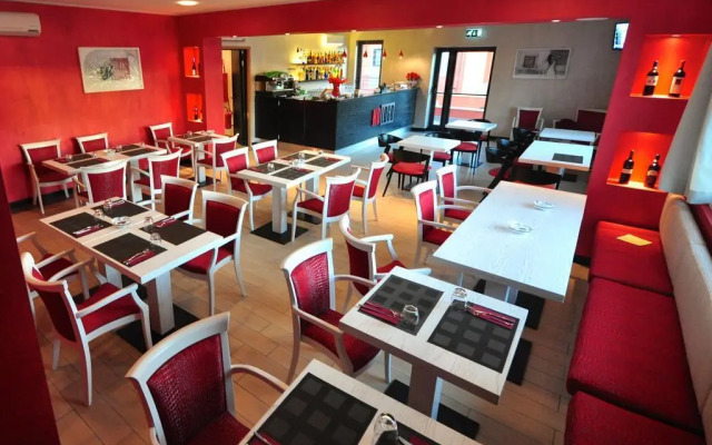 325 Tor Vergata Hotel