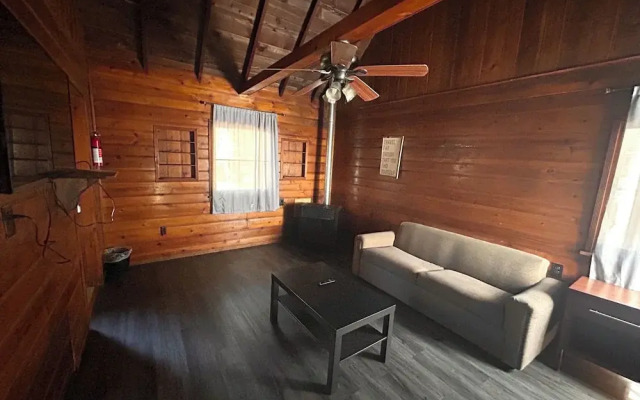 Crest Lodge Historic Mountain Inn