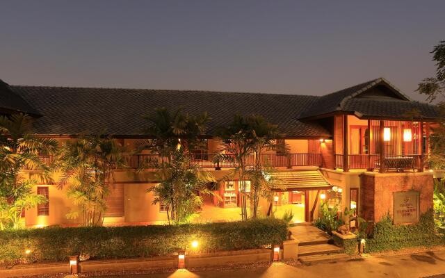 Baan La Poon Hotel