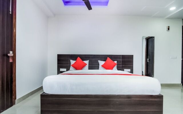 OYO 24236 Q Hotel