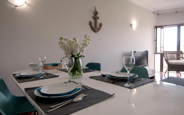 Cozy Beach Front with Rooftop