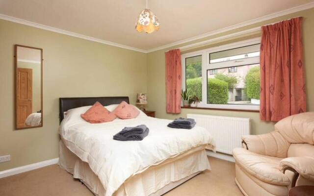 Spacious countryside 4 bedroom bungalow