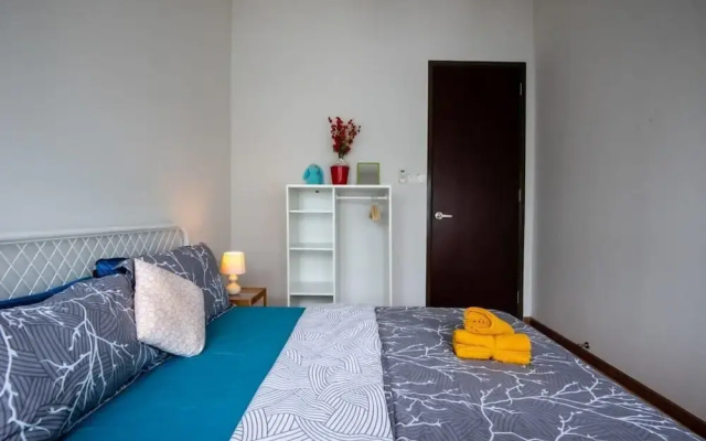 A Stylish 2BR Suite, Water Views, Free Parking