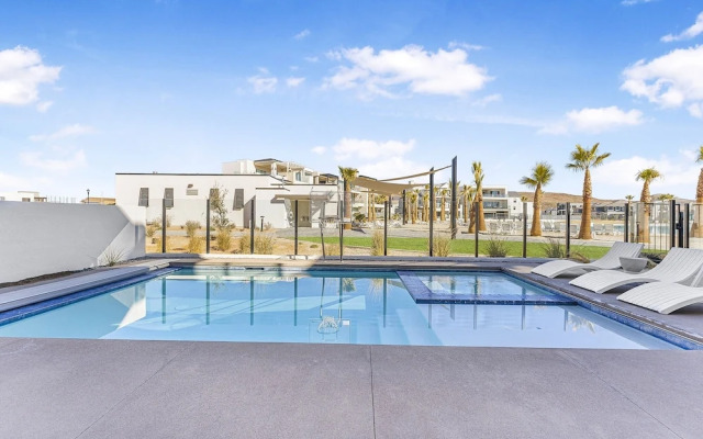 Sunny Days 7 Bedroom Home