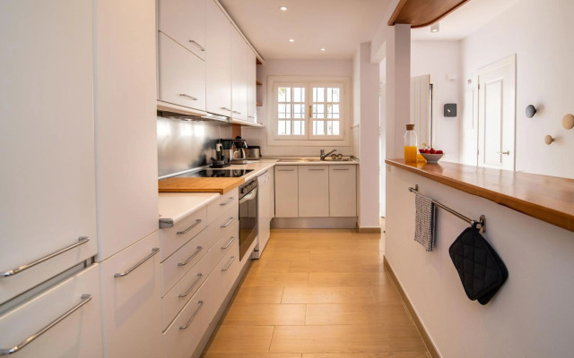 Newly renovated 3 bedroom apt next to Puerto Banús