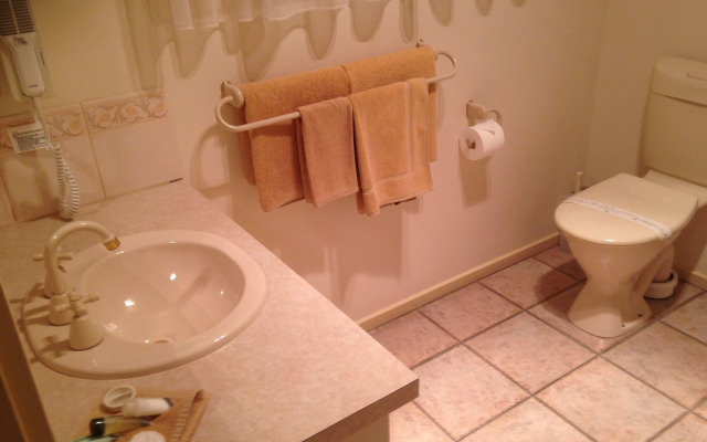 Beachcomber Motel And Apartments