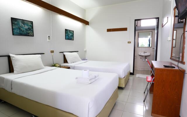 Chomdoi House Hotel (SHA Extra Plus)