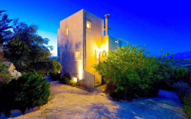 Peaceful Villa on Kamilari with Pool And Sun Lounger