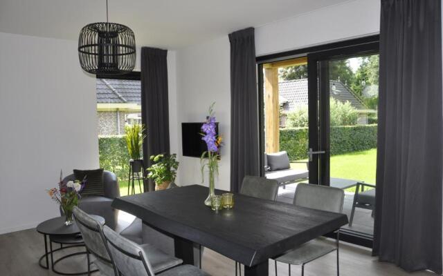 The Black Oak - Luxe bungalow met prive sauna