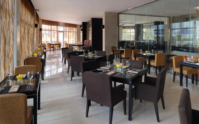 Mövenpick Jumeirah Lakes Towers Hotel
