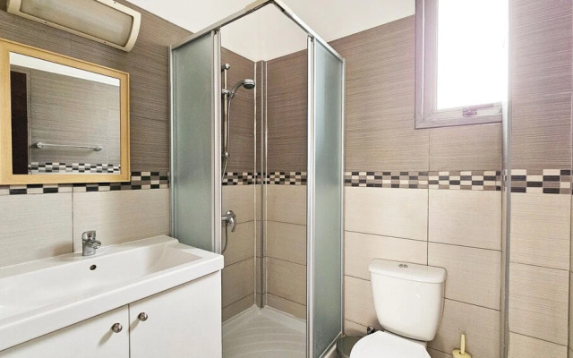 Phaedrus Living: Ledras Residences 201