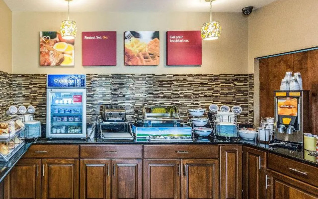 Comfort Inn and Suites North Aurora