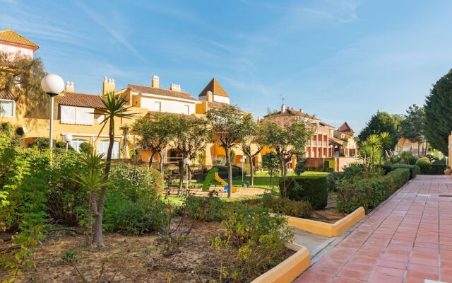 Sun-kissed Holiday Home in Islantilla With Swimming Pool