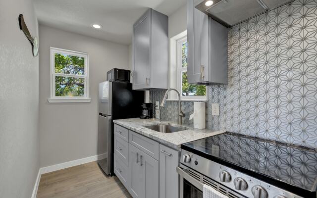 Cozi Combo BBQ Movie Lounge