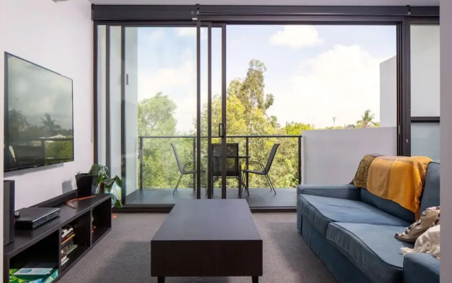 Modern 2 Bedroom Dutton Park Apartment With Balcony