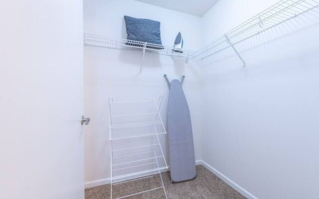 Onsite Gym Pool Fast Wifi More