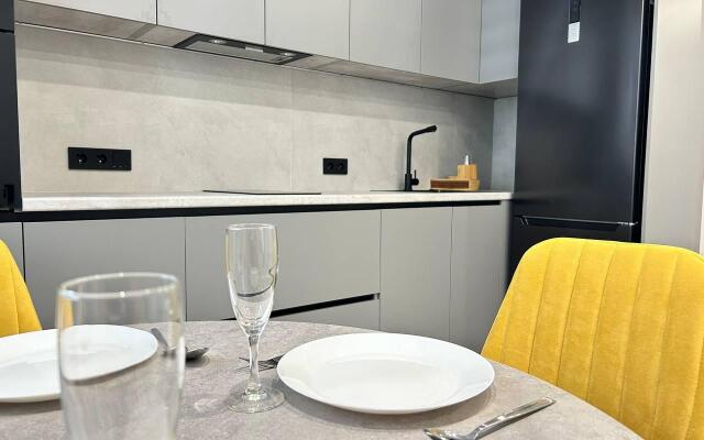 Smile Apartments (Смайл Апартментс) на улице Соколова 68/118c1