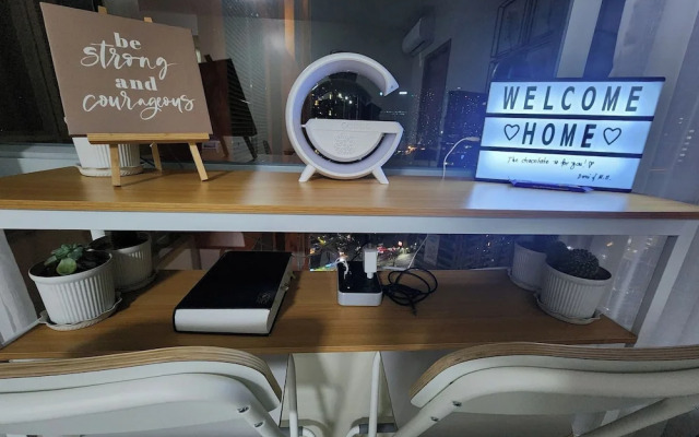 Cozy 1BR Condo in Mandaluyong City With City Skyline View
