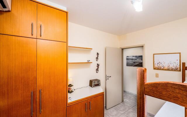 Apto c/churrasq a 10min da praia de Jurerê RFL203