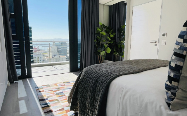 Urban Elephant 16 on Bree