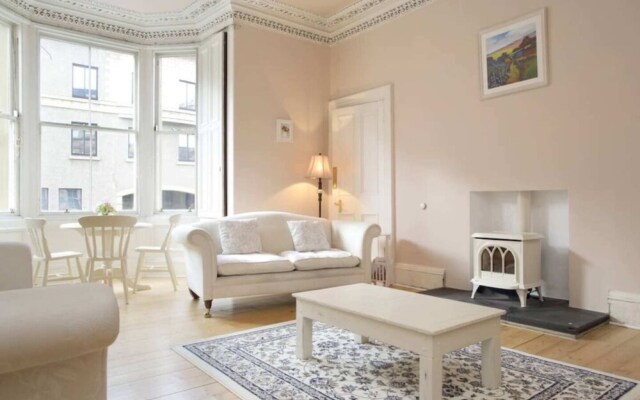 Spacious 4BD Terraced Flat - Edinburgh Old Town