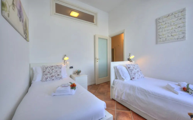 La Dolce Vita Pied Dans L' Eau