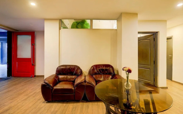 Spacious Comfort Stays Near Aerospace Museum