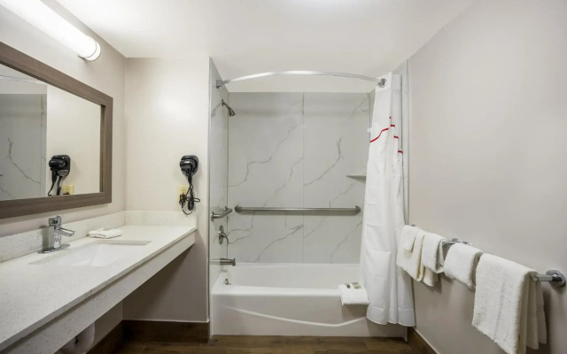 Red Roof Inn & Suites Thomasville
