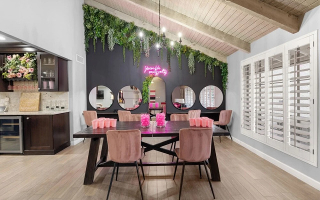 Desert Diva Hideaway - Sleeps 14