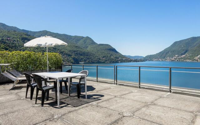 Spacious Apartment in Pognana Lario with Pool