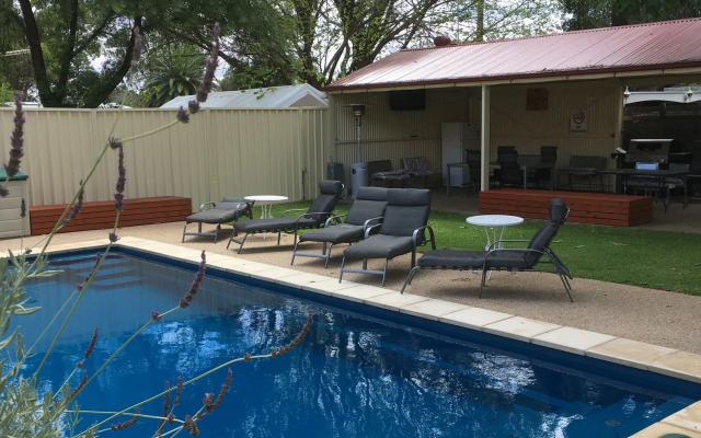 Aarinda Holiday Apartments