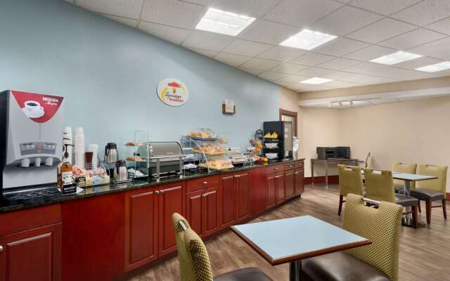 Super 8 by Wyndham West Greenwich/Providence
