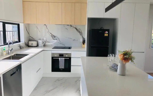 Modern & Luxurious Home 2