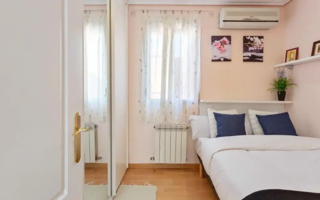 Cosy 1 Bed Apt, Sleeps 2 Near Las Delicias & Metro