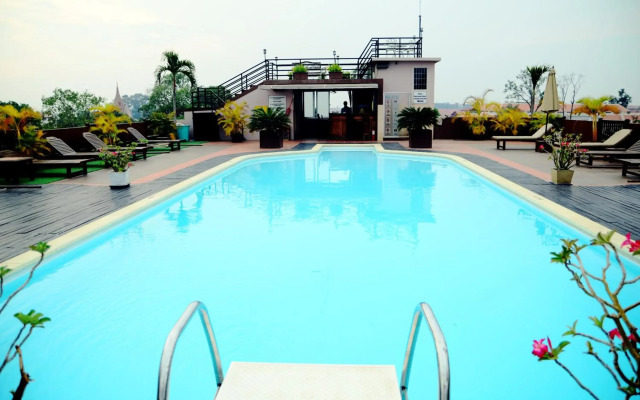 City River Hotel